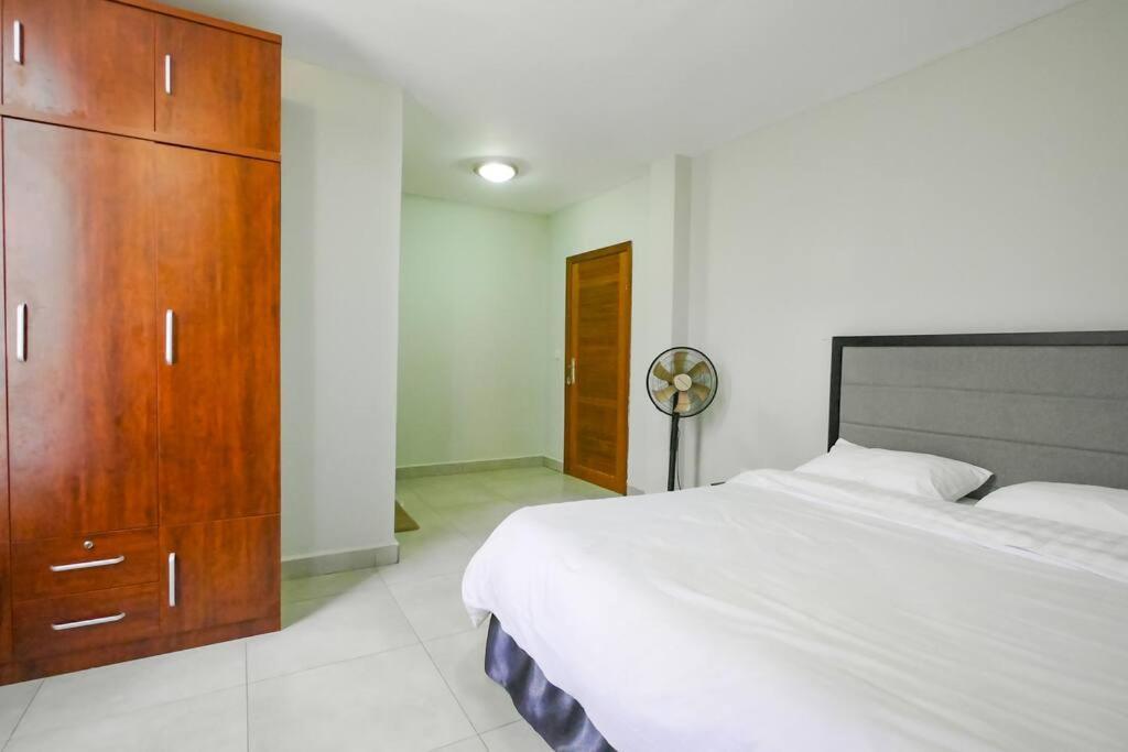 Ultra Modern Apartment In Nyarutarama Kigali Exteriör bild