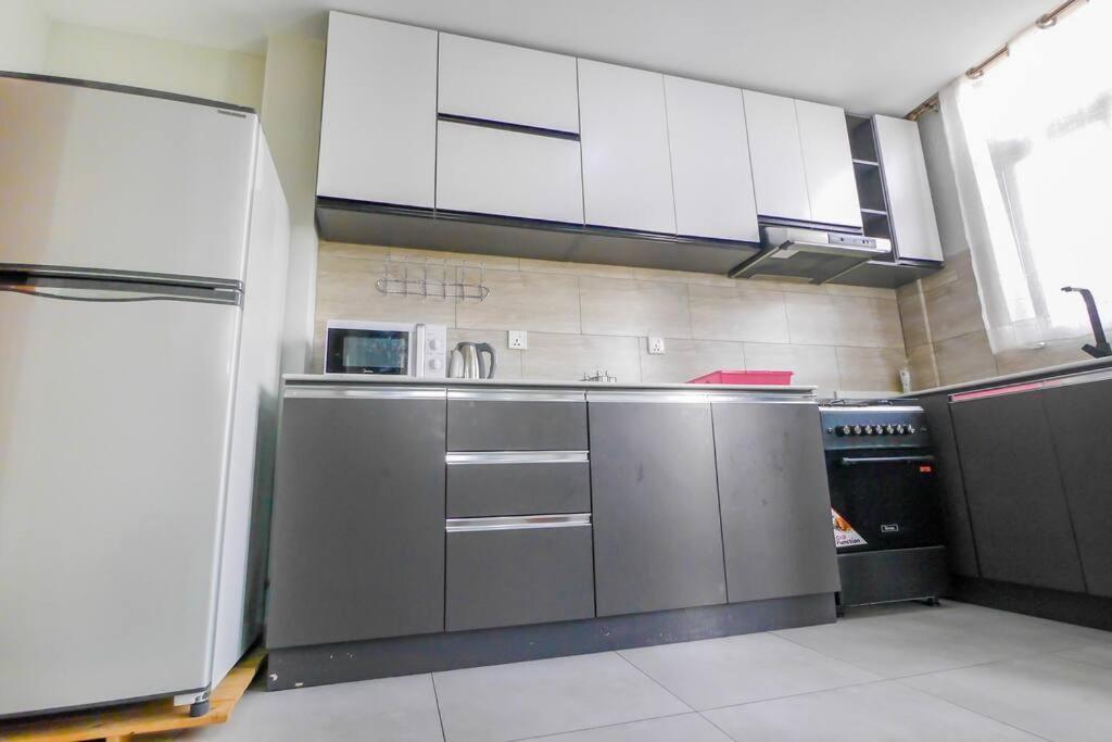 Ultra Modern Apartment In Nyarutarama Kigali Exteriör bild
